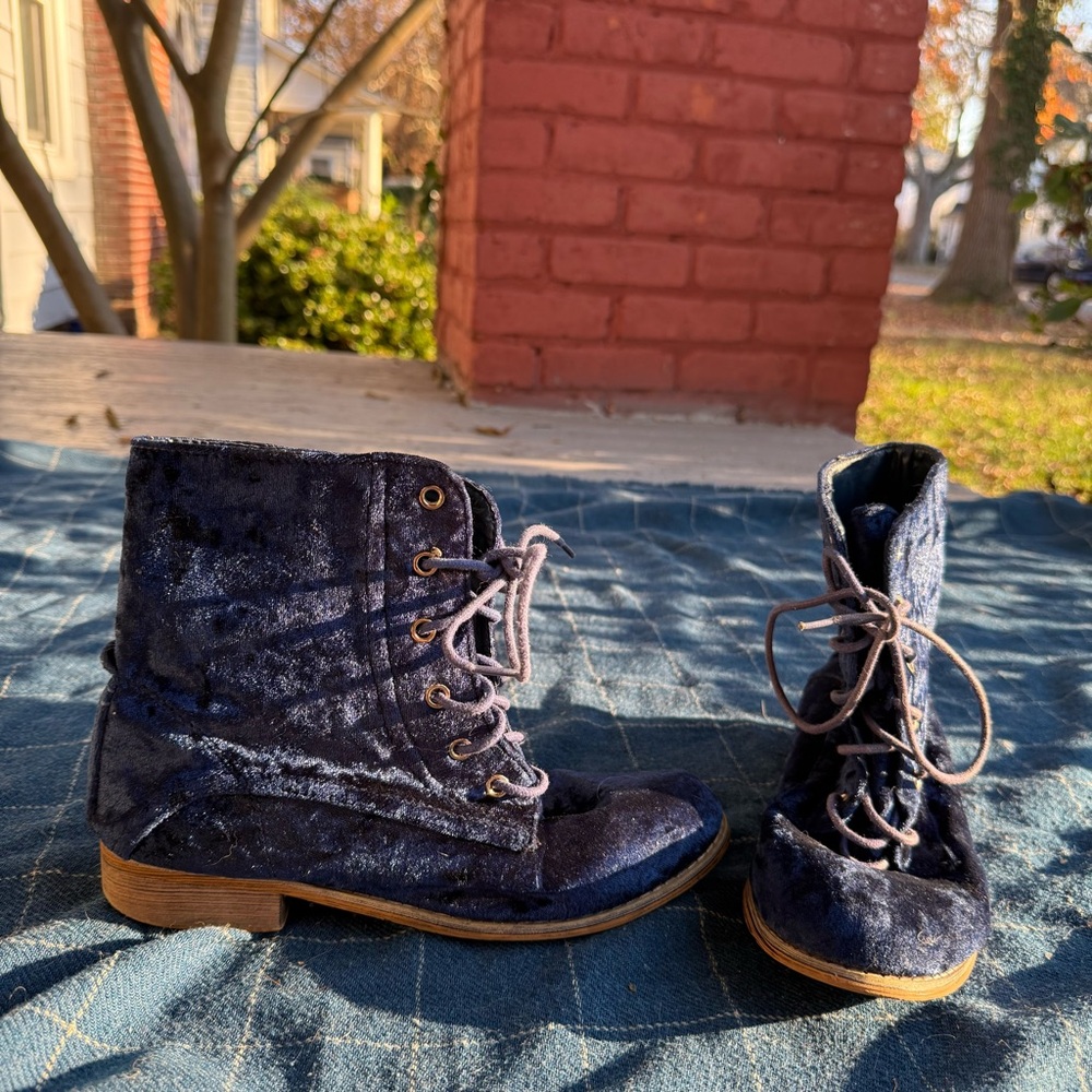 Catherine Malandrino Women's Blue Crushed Velvet Lace Combat Boots Size 7.5 Y2K